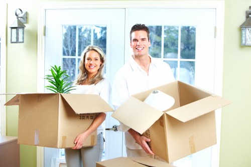 Local packing team providing packing services in Tootingbec